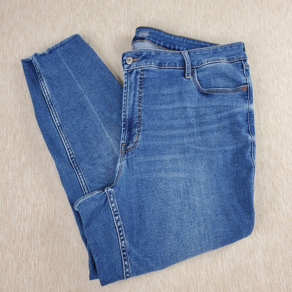 Old Navy Rockstar Super Skinny 360° Stretch Extra High Rise Blue Jean Frayed Hem